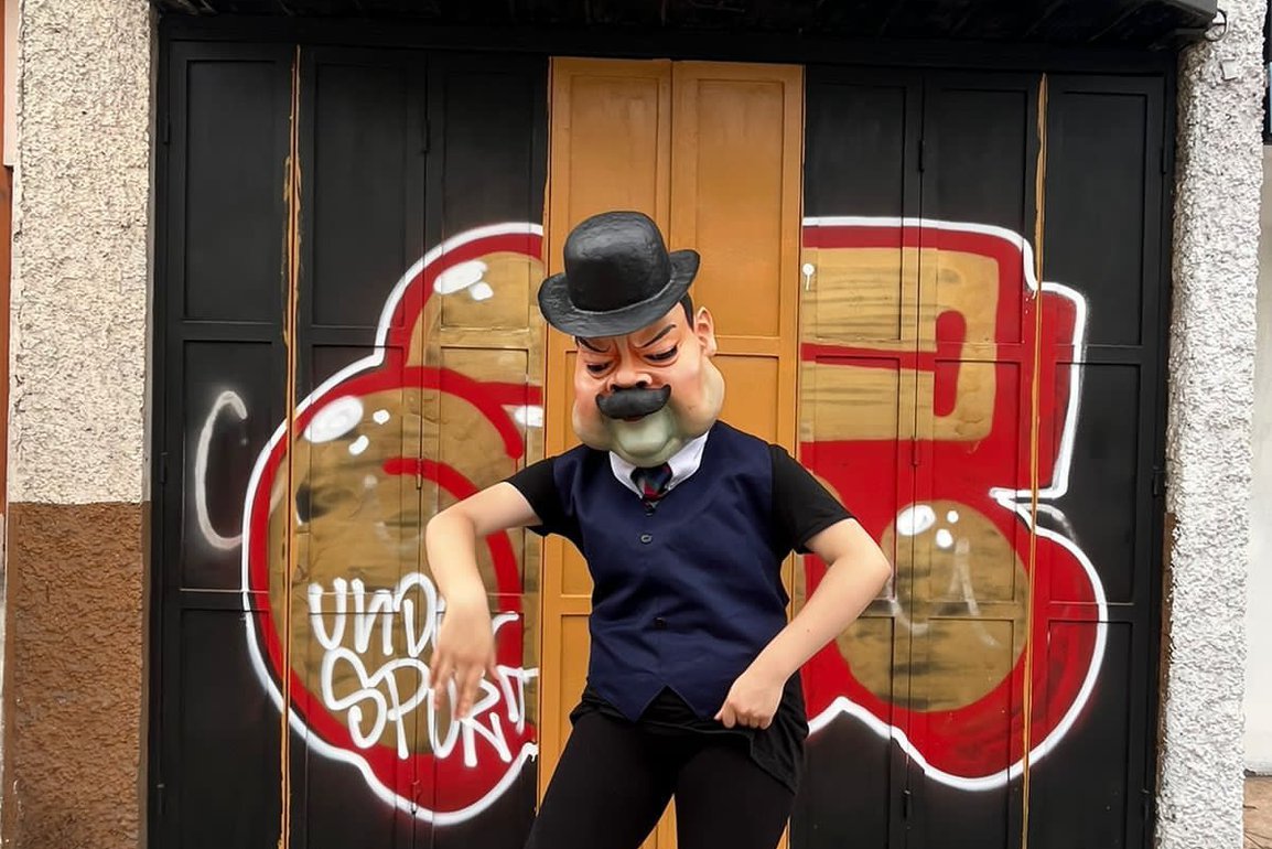 DESDE LEJOS HE VENIDO. EL TEATRO ES UN SUEÑO